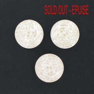 Round cabochon, cream 18 mm