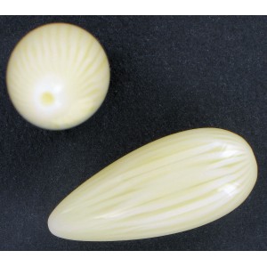 poire ivoire irisé 40x18 mm